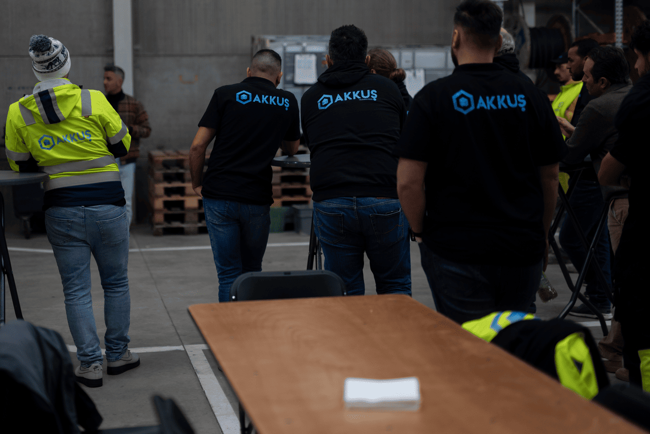 Akkus team aan het werk